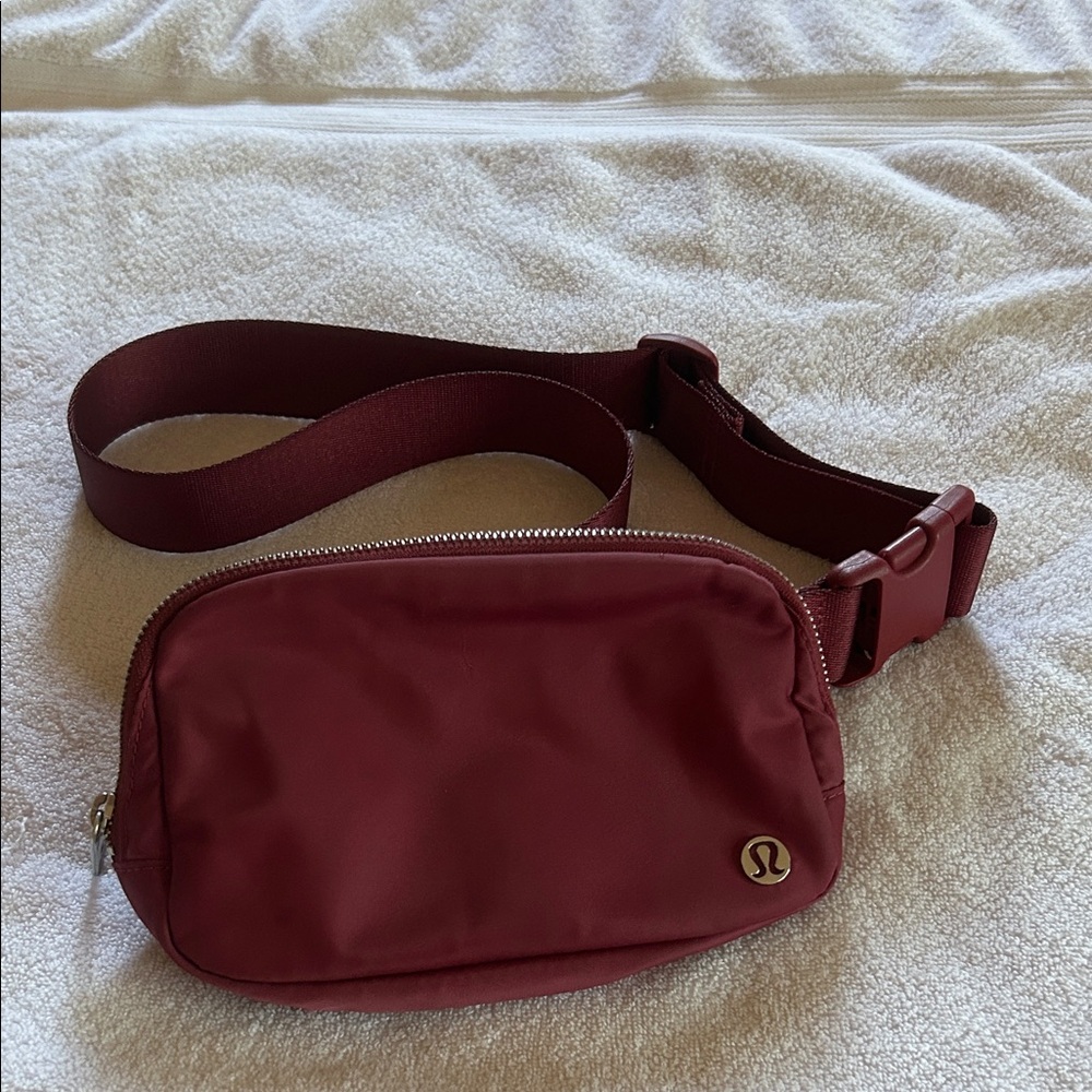 Lululemon Everywhere Belt Bag